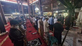 Diikuti Ribuan Jemaah, Takmir Masjid Gedhe Kauman Gelar Salat Gerhana Matahari