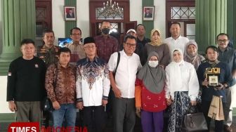 Uya Kuya Tepati Janji Antarkan TKW Terlantar ke Bondowoso