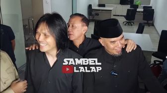 Saat Ahmad Dhani 'Sengaja' Senggol Once Mekel di Acara, Reaksinya Bikin Syok