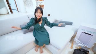 10 Momen Fuji Unboxing Hampers Lebaran, Dapat Sofa Baru dari Fans Thofu