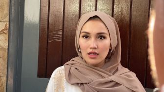 Ayu Ting Ting ditemui di kawasan Sukmajaya, Depok, Jawa Barat, Sabtu (22/4/2023). [Adiyoga Priyambodo/Suara.com]