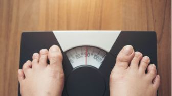 5 Kebiasaan Buruk yang Bisa Menghambat Usaha Menurunkan Berat Badan