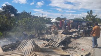 Pemilik Ikut Sholat Ied, 4 Kios di Kupang Ludes Terbakar