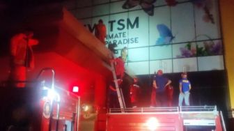 Bukan Lari Sambil Panik, Pengunjung TSM Makassar Justru Tersenyum Lebar Sambil Bikin Video Ketika Kebakaran Terjadi