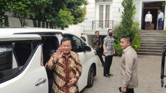 Prabowo Subianto Kunjungi Rumah Wiranto, Langsung Disambut depan Pintu