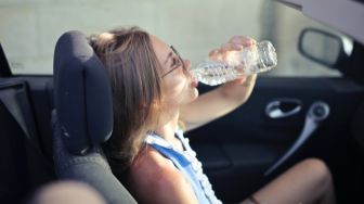 5 Tips Berkendara saat Suhu Panas Ekstrem, Jangan Asal Pilih!