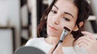 Tips Makeup Tahan Lama dan Glowing yang Cocok Buat Bukber: Waktunya Bikin Mantan Menyesal!