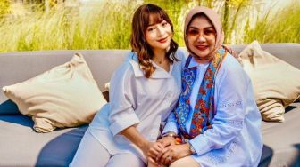 Nikita Willy Liburan ke Jepang Bareng Keluarga, Cara Ibunya Letakkan Tas Branded Disorot Warganet