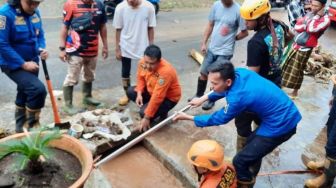 Selokan Tersumbat Sampah, Pemukiman di Bondowoso Diterjang Banjir