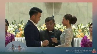 Grogi Saat Prosesi Ikat Janji Nikah, Jessica Mila Potong Pertanyaan Pendeta