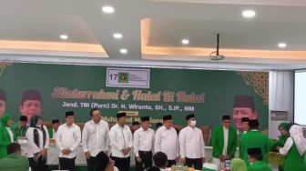 Serahkan 100 Lebih Anggota JW Club jadi Kader PPP, Wiranto: Semoga Bisa Membawa Kemajuan untuk PPP