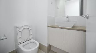 Amankah Membersihkan Toilet dengan Pemutih?