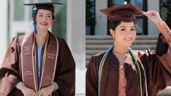 Adu Gaya Beby Tsabina dan Yuriko Angeline yang Baru Diwisuda dengan Predikat Summa Cum Laude di Universitas Ternama AS