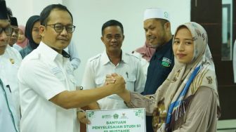 Mahasiswa Kolaka Utara Keciprat Bantuan Penyelesaian Studi dari Dana Zakat 