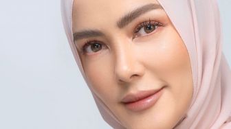 Dikira Pindah Server ke Islam, Ini Profil Cathy Sharon yang Semakin Cantik Menggunakan Jilbab