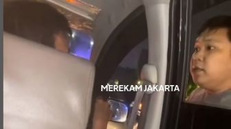 Tak Sudi Mobil Berpelat Dinas Polri Disalip, Aksi 'Koboi Tambun' Ngamuk hingga Ancam Driver Taksol Pakai Pistol