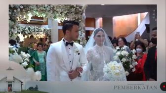 Tatapan Yakup Hasibuan Gandeng Jessica Mila ke Altar Pernikahan Bikin Netizen Baper