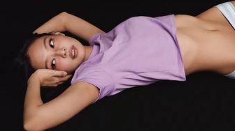 Jennie BLACKPINK Luncurkan Kolaborasi Edisi Terbatas Bersama Calvin Klein