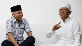Sowan ke Gus Mus, Ganjar: Obrolannya Lucu-lucu