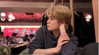 Sering Ngebug, Jaehyun NCT Posting Foto dan Artikel tentang Melamun