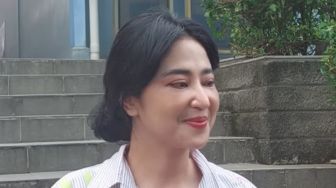 6 Potret Terbaru Wajah Dewi Perssik, Matanya Terlihat Bengkak Setelah Lakukan Oplas di Bagian Ini