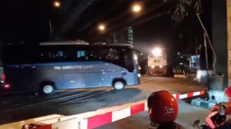Akhir Nasib Sopir Bus TNI AL Nekat Terobos Lintasan KA: Ngeles Berakhir Dinonaktifkan