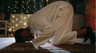 Niat Sholat Jamak Maghrib dan Isya Latin Lengkap dengan Artinya