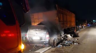 Kecelakaan di Tol Lampung, Toyota Innova Seruduk Bagian Belakang Truk, Dua Orang Meninggal