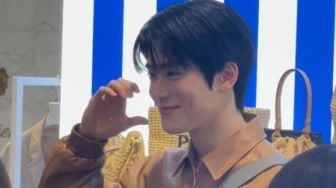 Jaehyun NCT Hadiri PRADA Tropico 2023 dengan Rambut Baru, Netizen: Gak Kuat