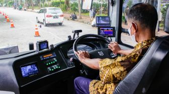 Interior di dalam Kendaraan Bus Litrik Buatan PT Mobil Anak Bangsa di Jakarta, Selasa (9/5/2023). [Suara.com/Alfian Winanto]