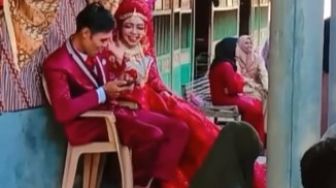 Viral Pesta Nikahan Sederhana di Madura Beralaskan Banner, Warganet: Yang Penting Ga Ninggalin Hutang