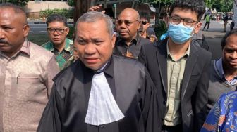 Pengacara Lukas Enembe Didakwa Jaksa Halangi Proses Hukum: Kerahkan Massa hingga Larang Penuhi Pemeriksaan KPK