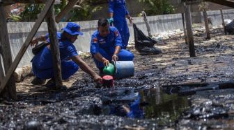 KLHK Turunkan Tim Selidiki Sumber Pencemaran di Pantai Melayu Batu Besar, Hukuman Pidana Menanti