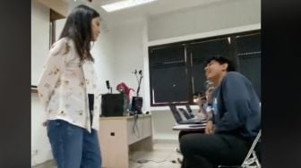 Mahasiswa UI Pamer Video Bimbingan dengan Ibu Dosen, Dikira Mahasiswi Ternyata Artis Ternama