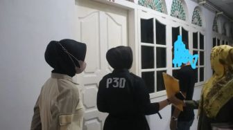 Satpol PP Padang Ciduk 18 Orang Pasangan Ilegal di Kamar Penginapan