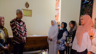 Ganjar Pranowo Datangi Rumah Keluarga Korban Kecelakaan Kerja di Kantor Pemprov Jateng