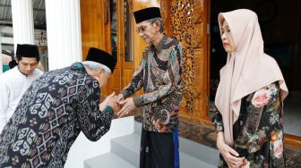 Ganjar Sowan ke Abah Suyuthi di Kendal, Ini yang Dibicarakan