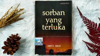 Ulasan Buku Sorban yang Terluka: Menyingkap Sisi Lain dari Sebuah Pesantren