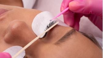 3 Dampak Negatif Penggunaan Eyelash Extension yang Perlu Anda Ketahui