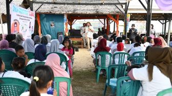 Bangkitkan Ekonomi Ratusan UMKM Sebalang Lampung, Relawan Sandi Uno Beri Bantuan Mangrove Hingga Hammock