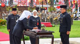 Lantik 505 Pejabat Administrator dan Pengawas,Gubernur Khofifah Tekankan Core Values ASN Ber-AKHLAK dan Berintegritas