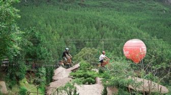 Berwisata di The Lodge Maribaya, Abadikan Momen di Spot Foto Cantik