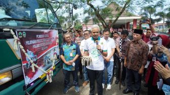 Ganjar Pranowo Lepas 7 Kontainer Produk UMKM Jateng untuk Diekspor ke Luar Negeri