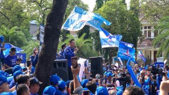 Pimpin Kader Demokrat Daftar Caleg 2024, AHY dan Andika Kangen Band Nyanyi di Kantor KPU