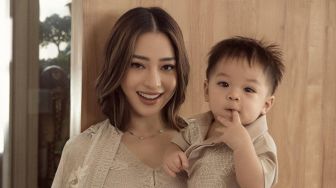 Reaksi Nikita Willy Saat Baby Izz Menumpahkan Makanan Jadi Sorotan Emak-Emak: Kesabarannya Setebal Dompet Suaminya