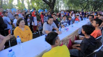 Sambil CFD, Wali Kota Tangerang Bagikan 1.000 Porsi Laksa