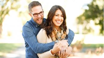 5 Cara Menghadapi Kekasih yang Posesif, Bicarakan Perasaan dan Cari Solusi!