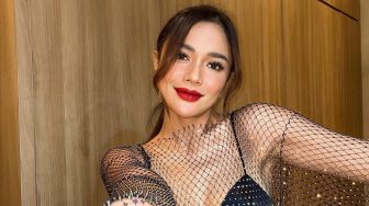 Andi Annisa Tinggalkan Komentar di Postingan Dahlia Poland, Netizen Heboh!