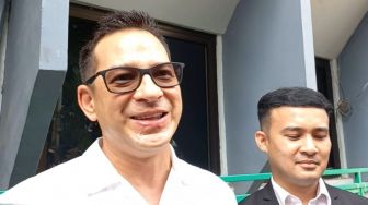 Heboh karena Tak Salaman dengan Inge Anugrah, Ari Wibowo Ketawa: Lah Kita Masih Ketemu di Ranjang