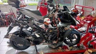 Geber Sepeda Motor Matik di Musim Hujan, Jaga Agar CVT Tetap Resik dari Kotoran dan Genangan Air